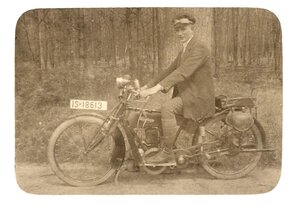 Willi Hartwig auf dem Weg zu seinen Kunden im Jahre 1938